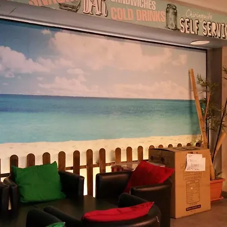 Sun & Moon Hostel Barcelona