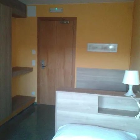 Residencia Salesiana Marti-codolar Гостевой дом Барселона