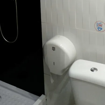Casp House בית הארחה 3*
