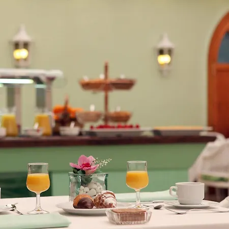 Lleó Hotel 3*