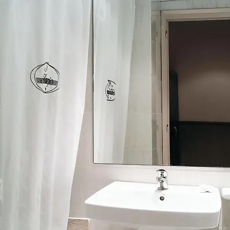 Adagio Hotel 2*
