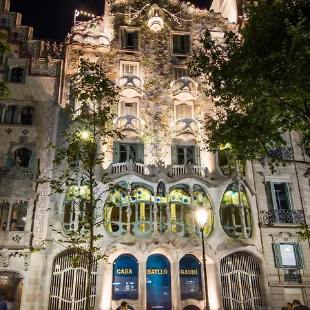 Safestay Gothic Hostel *