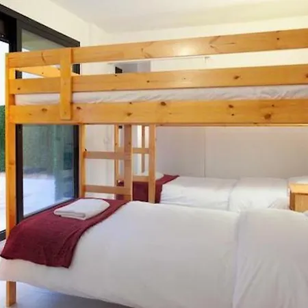Spacious For Families Near Park Guell Barcellona
