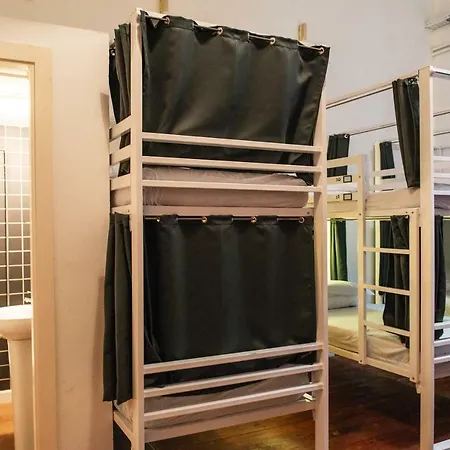 Safestay Gothic Hostel *