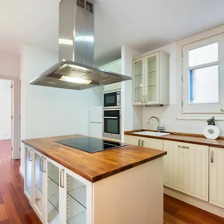 Stunning 4br In Sagrada Familia 아파트 *