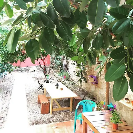 Green Door Gracia ברצלונה