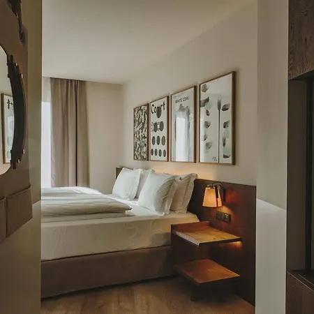 Hotel Condestable 2*